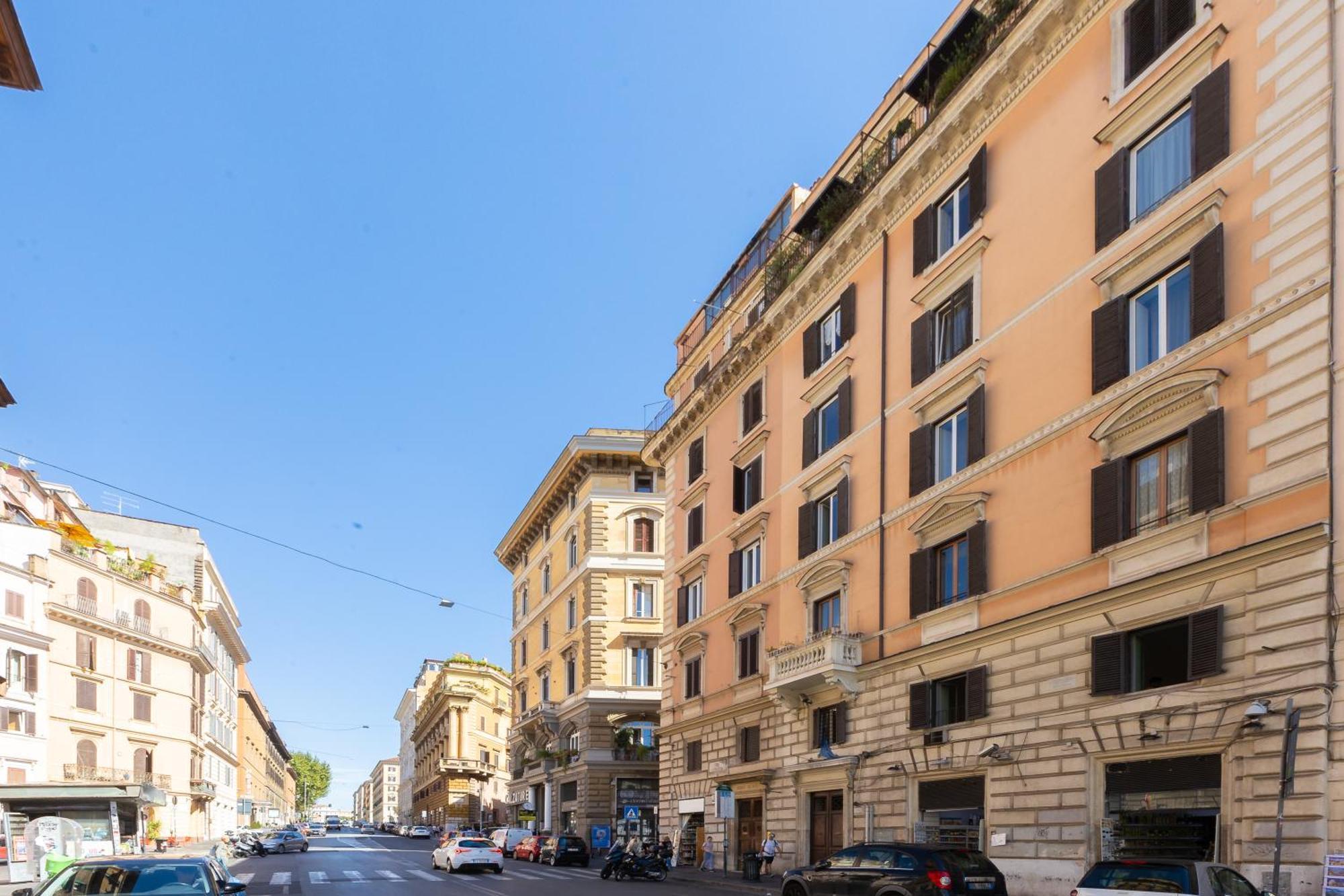 La Dolce Vita Cavour Rome Bagian luar foto
